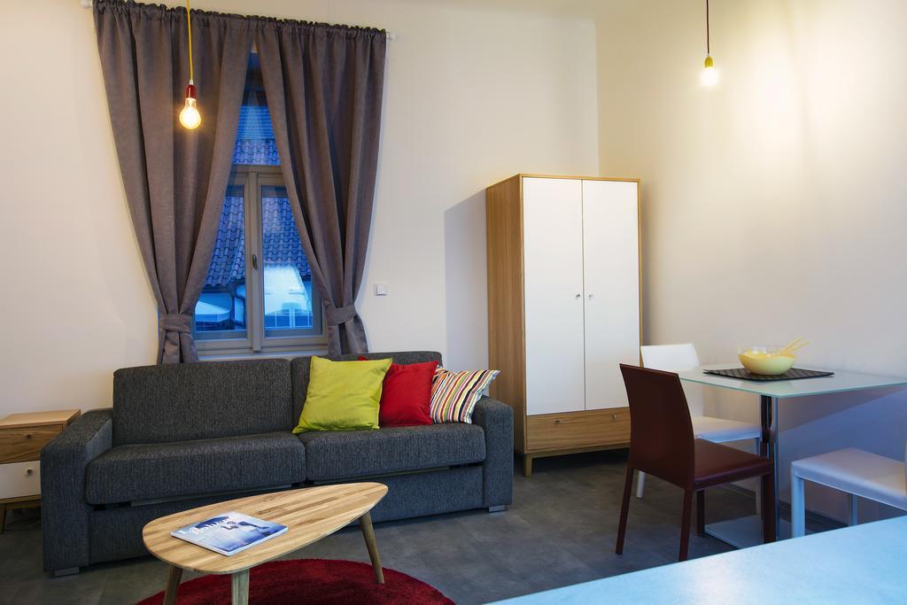Apartments At The Blue Duckling ปราก ภายนอก รูปภาพ