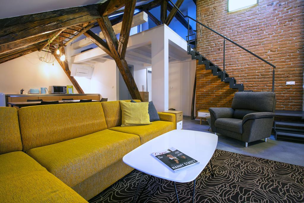Apartments At The Blue Duckling ปราก ภายนอก รูปภาพ